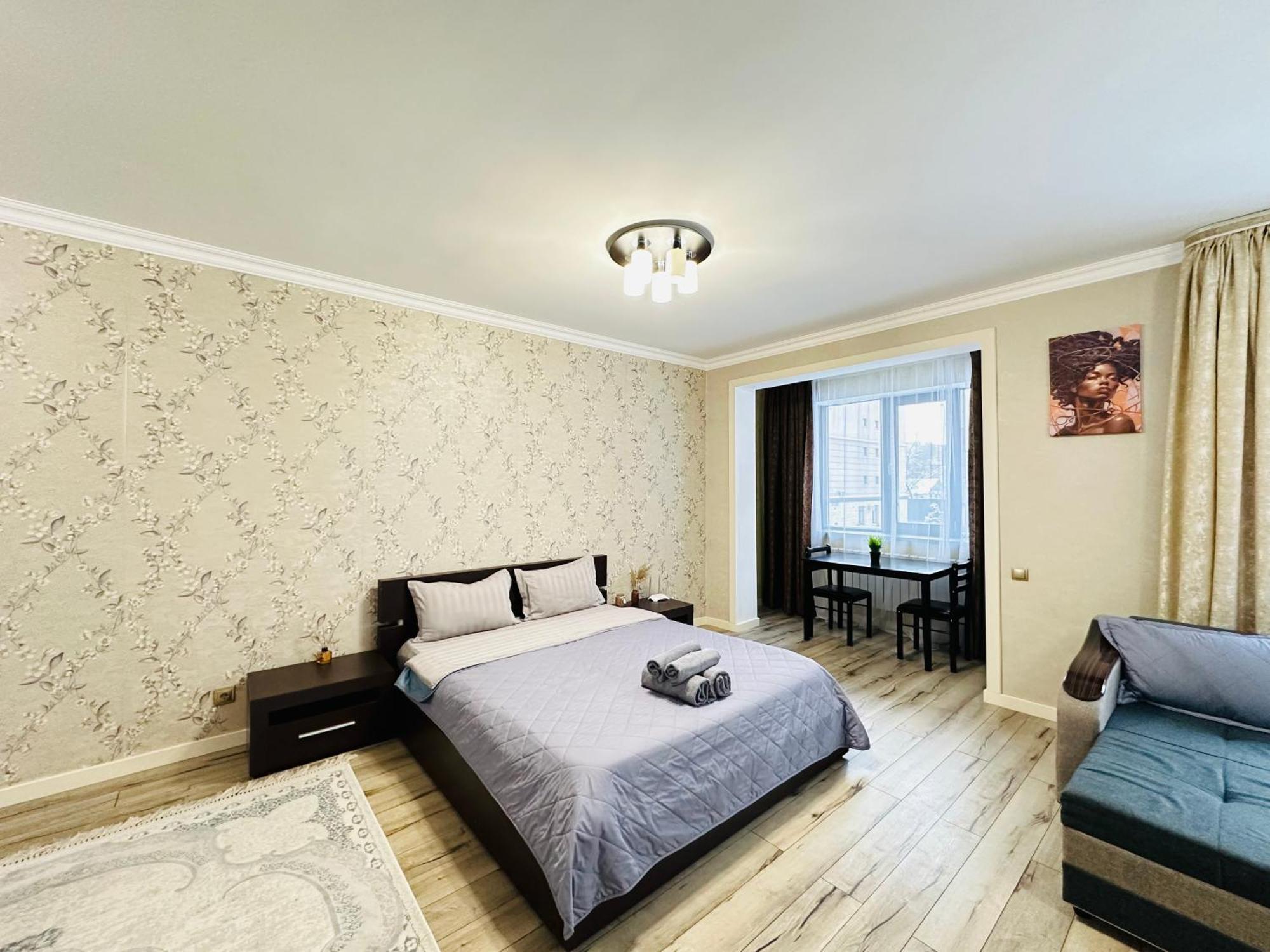 Appartamento Vostochnyi Park Apartament In The Center Of Almaty Esterno foto