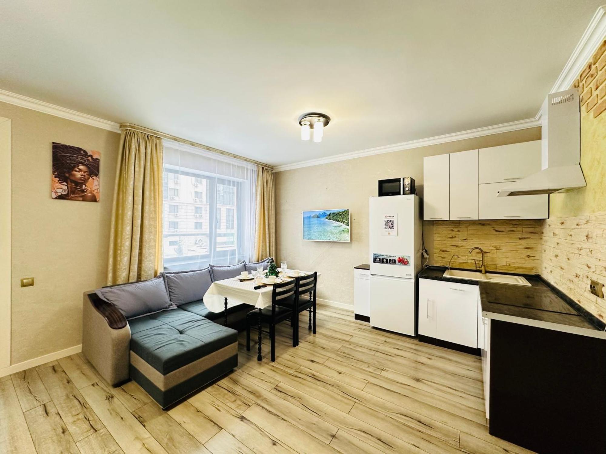 Appartamento Vostochnyi Park Apartament In The Center Of Almaty Esterno foto