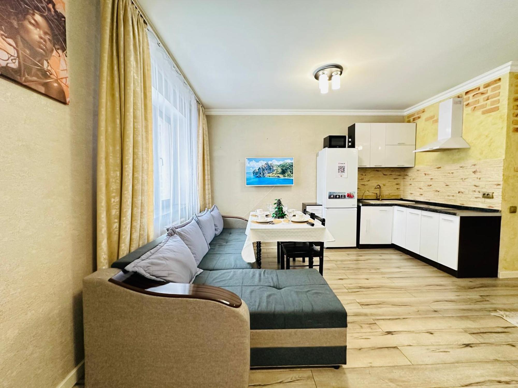 Appartamento Vostochnyi Park Apartament In The Center Of Almaty Esterno foto