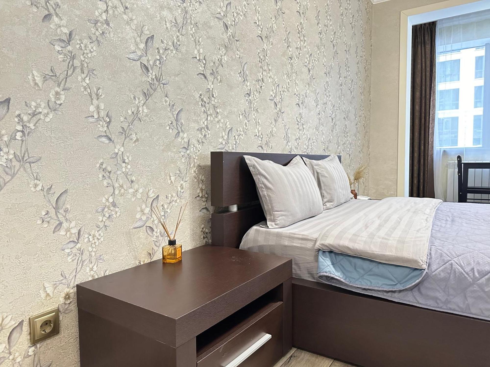 Appartamento Vostochnyi Park Apartament In The Center Of Almaty Esterno foto