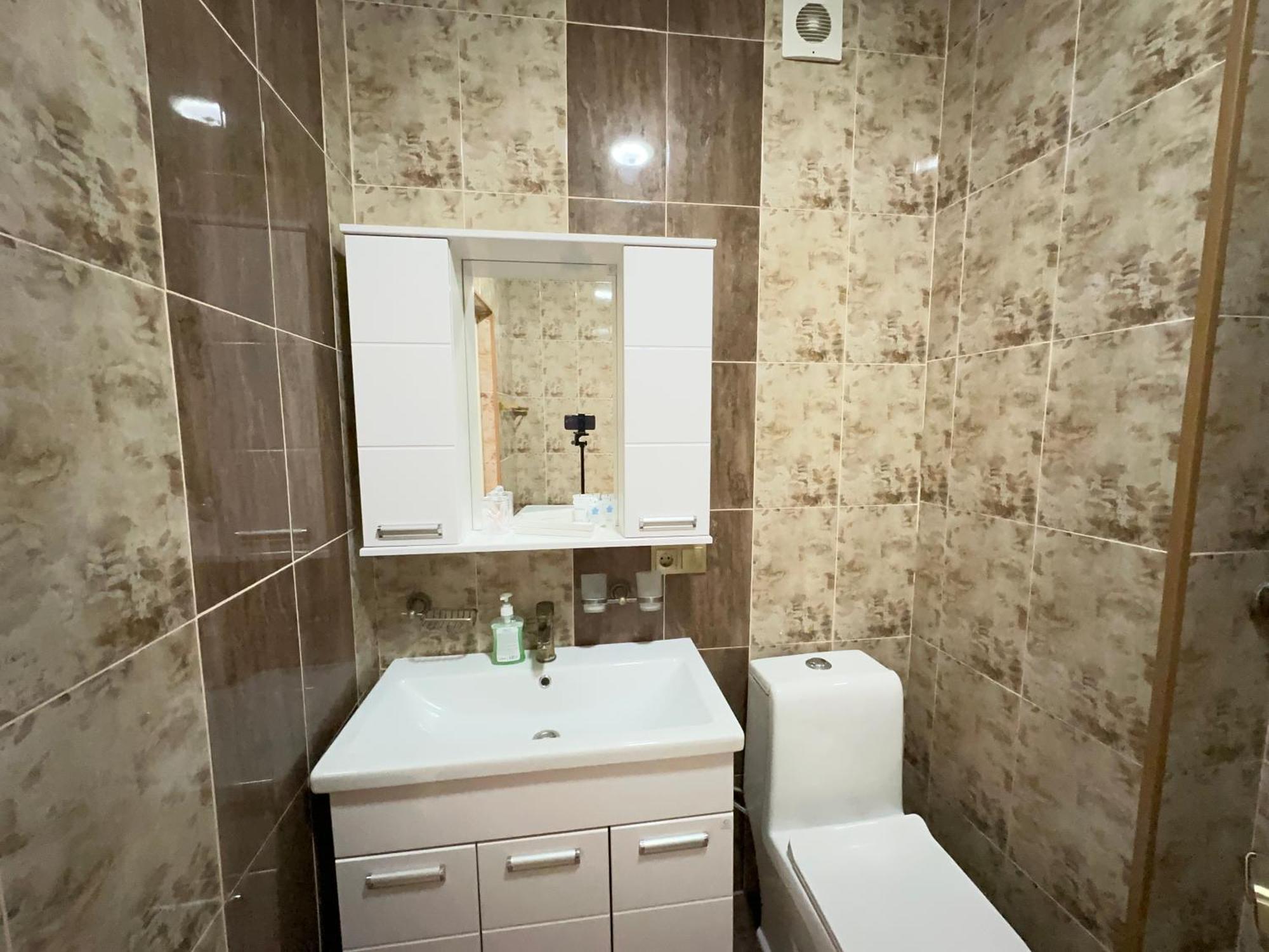 Appartamento Vostochnyi Park Apartament In The Center Of Almaty Esterno foto